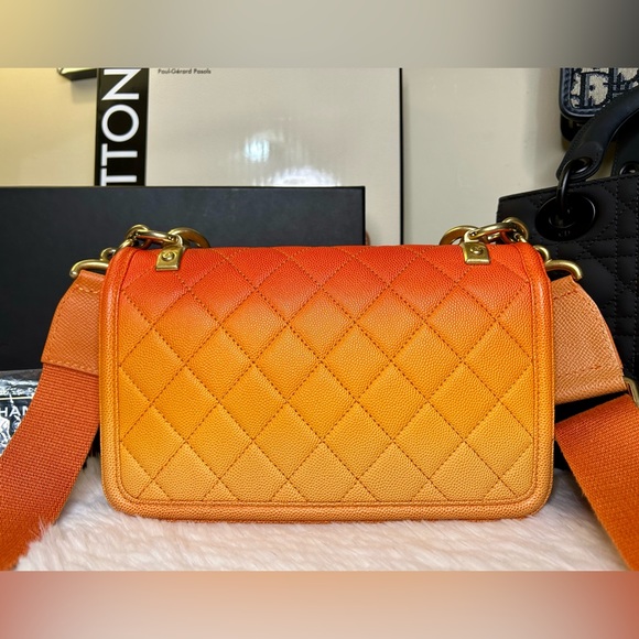 ❌SOLD!🔥CHANEL•Ombre Caviar Skin Quilted Bag Small - Picture 3 of 10